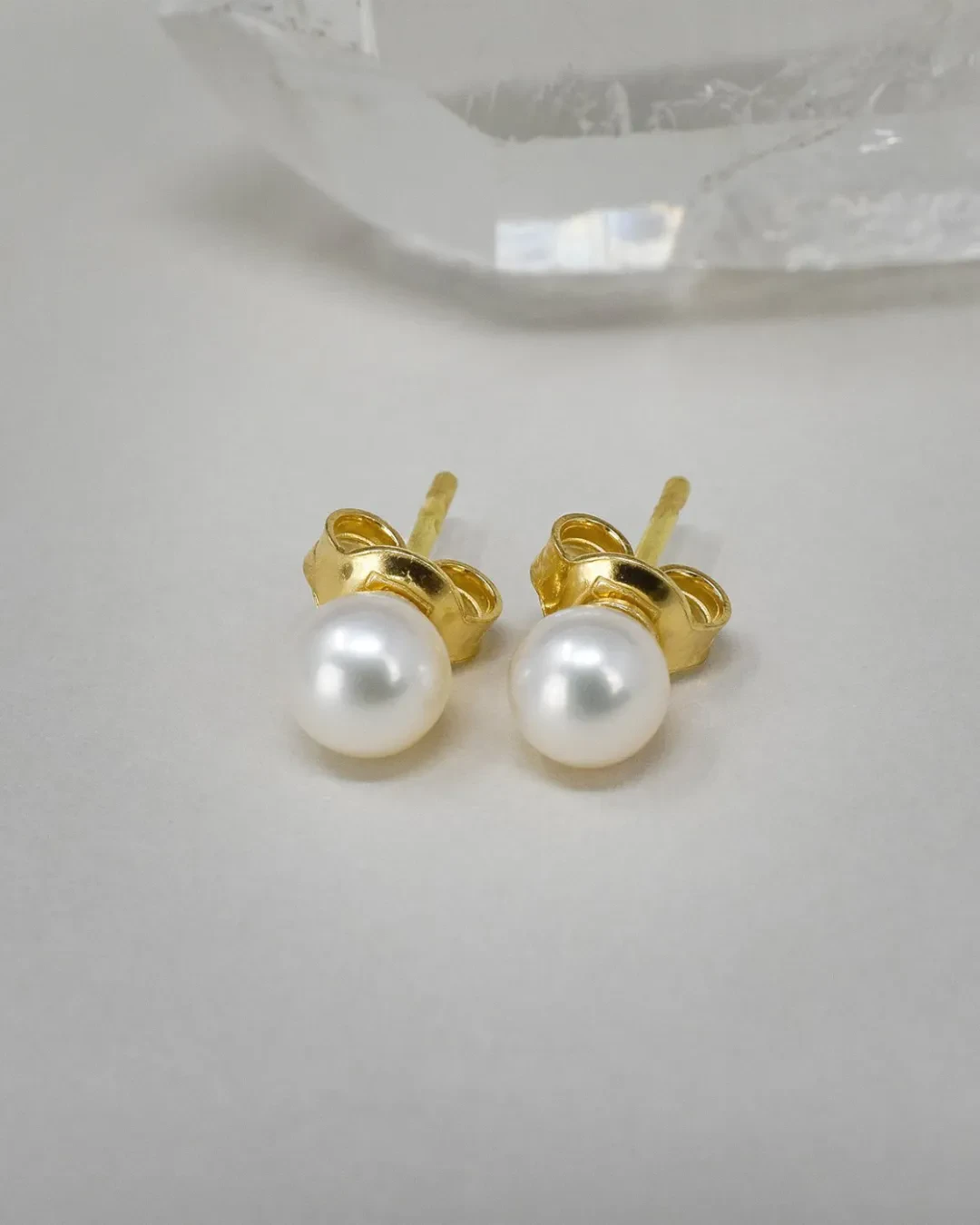 Orecchini di perle con montatura in oro giallo