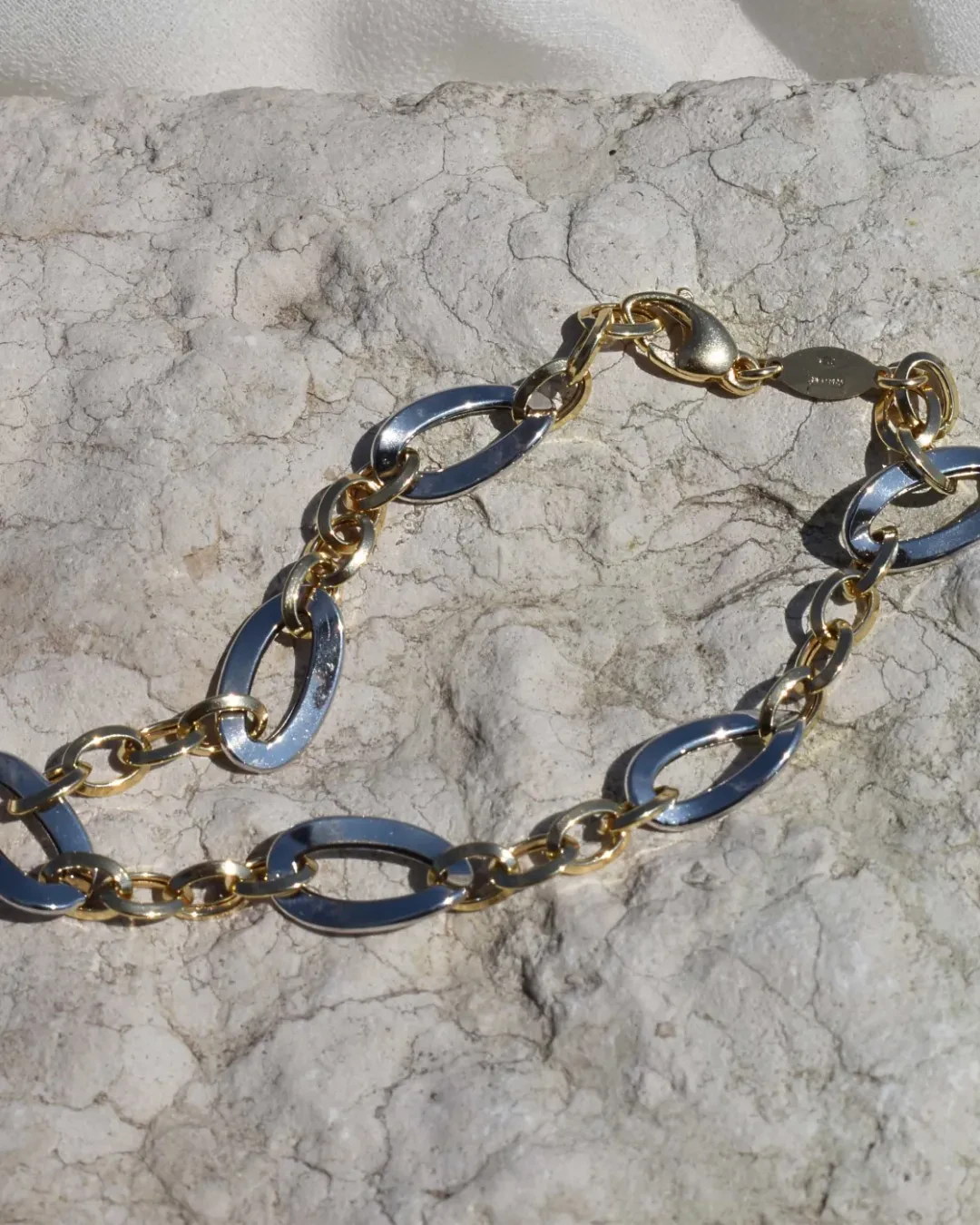 Bracciale oro bianco e giallo con catena a maglie alternate