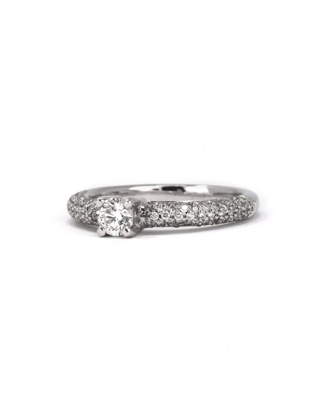 Anello pavè con brillante centrale 0,47 ct