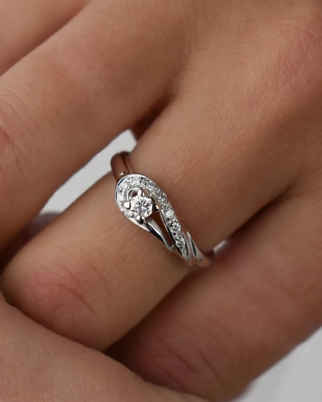 Anello fantasia con brillanti da 0,13 ct