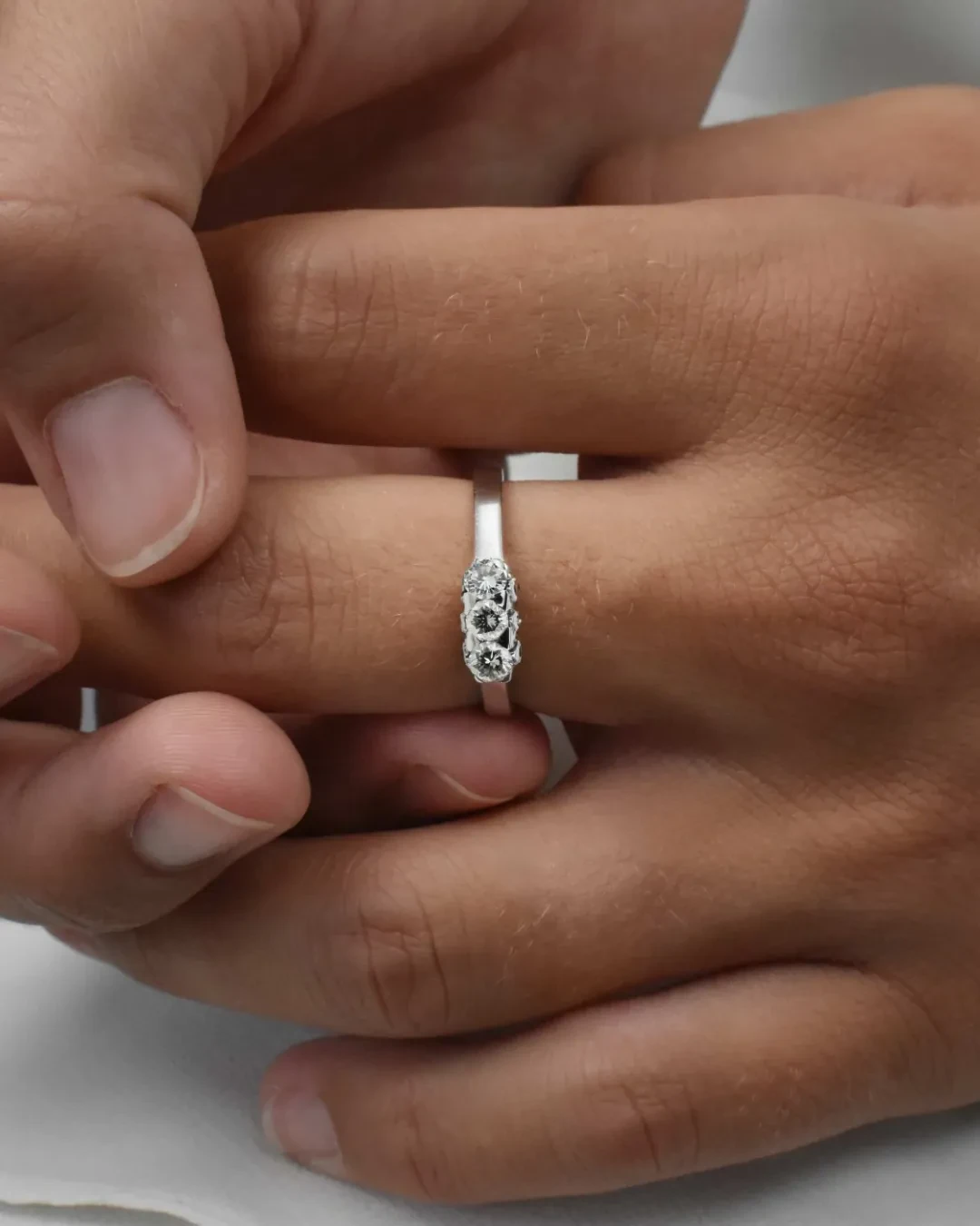 Anello trilogy diamanti a taglio brillante da 0,15 ct