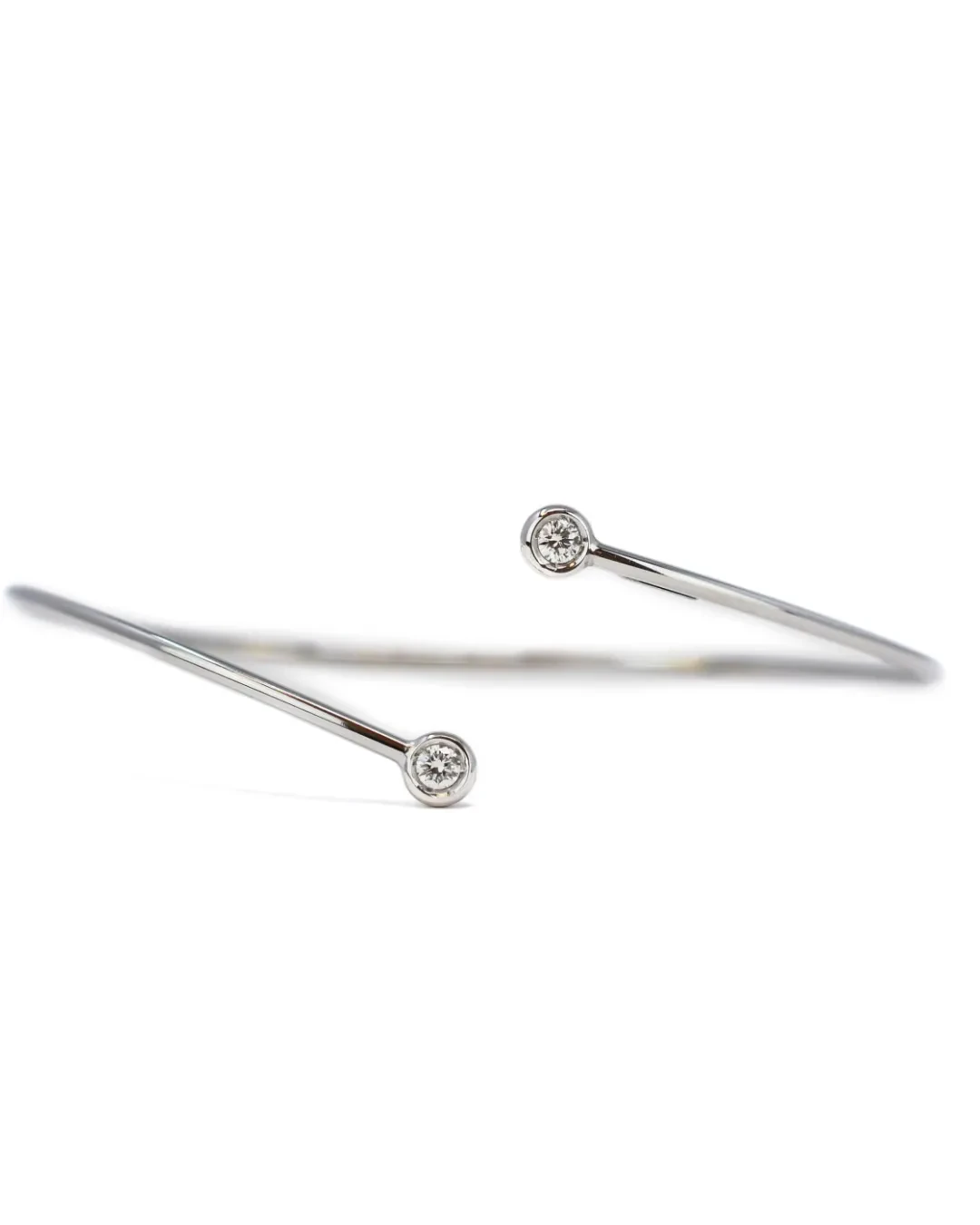 Bracciale rigido in oro bianco e diamanti