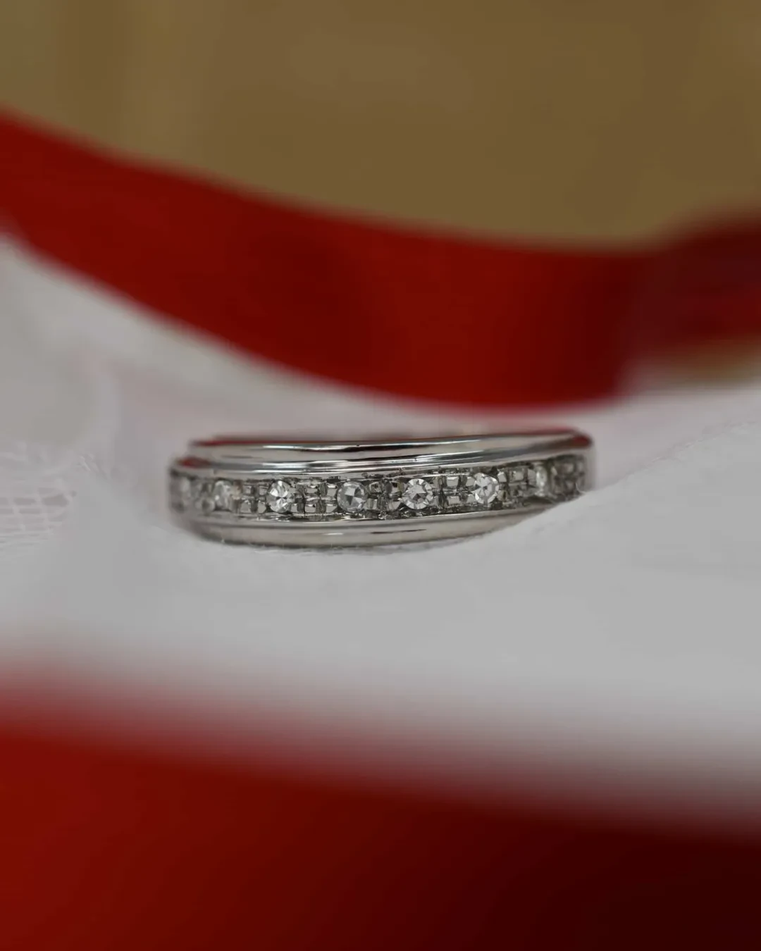 Anello vintage in oro bianco con diamanti with with