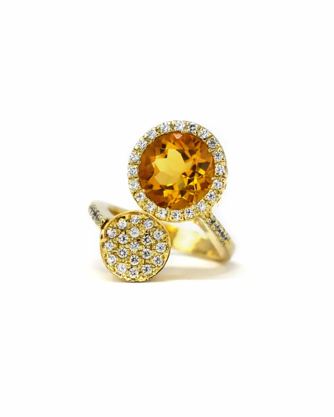 Anello quarzo giallo e pavè di zirconi