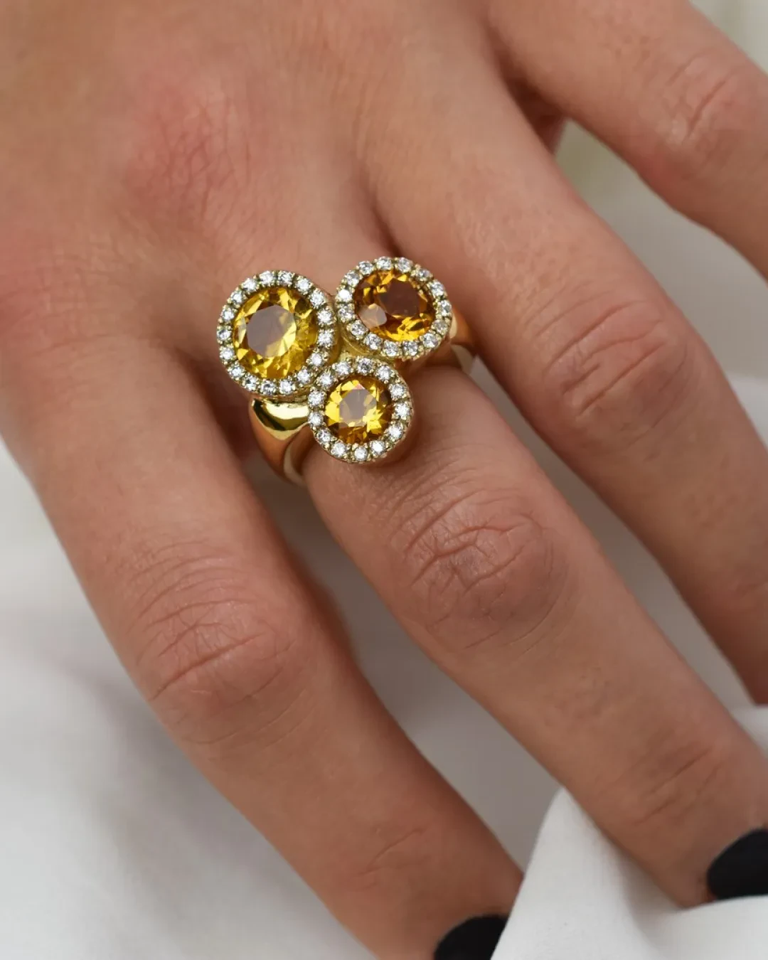 Anello con quarzi gialli e brillanti