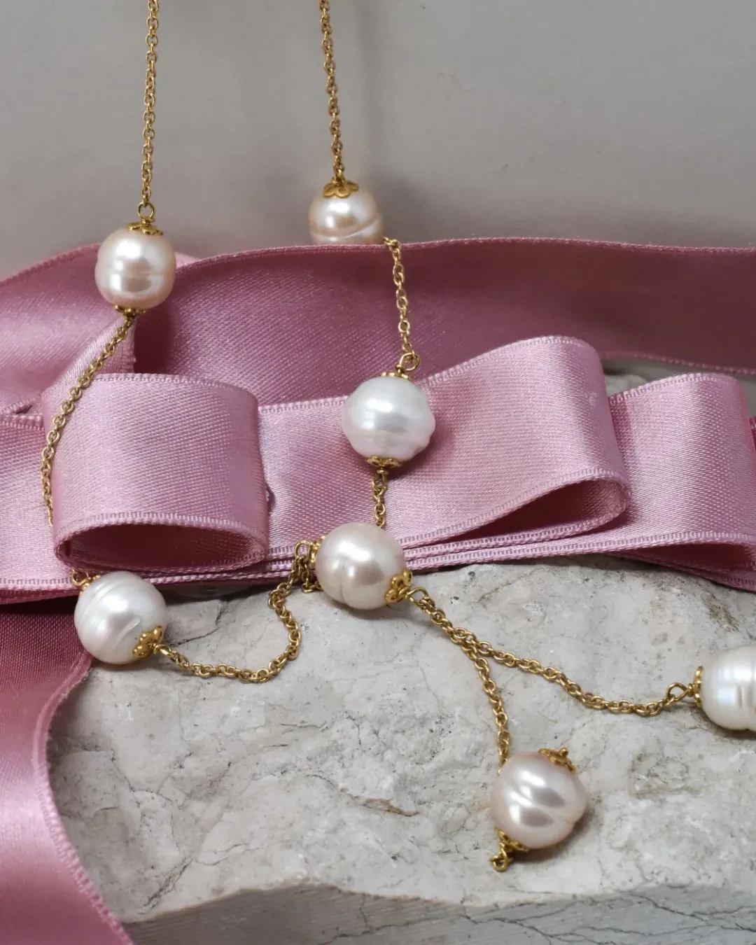 Collana in oro giallo e perle